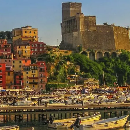 Apartamento Alloggio E Parcheggio Ideale Per Visitare Le Cinque Terre La Spezia